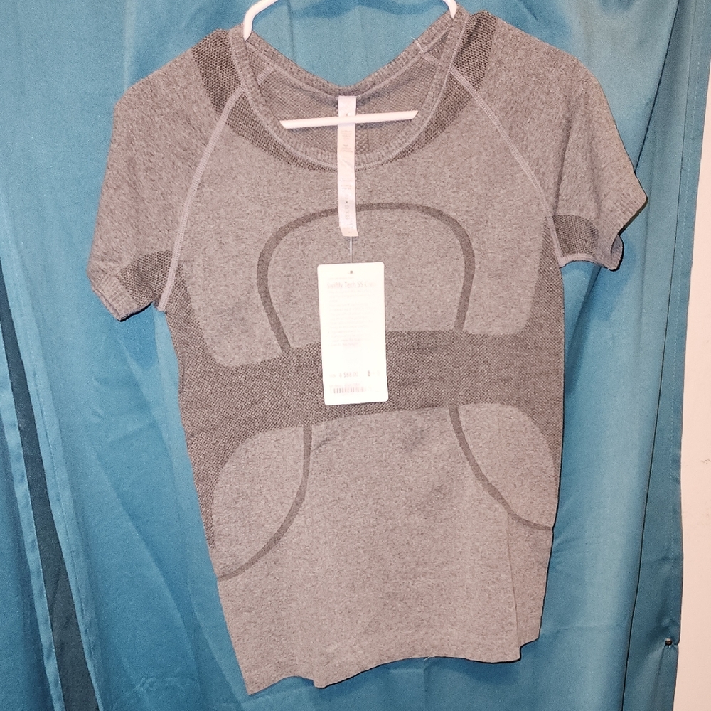 Lululemon Athletica Gray Short Sleeve Tee